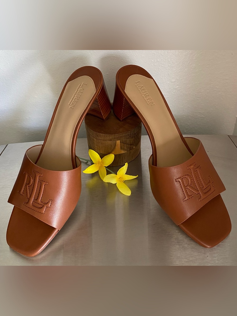 NEW RALPH LAUREN WOMENS LEATHER BLOCK HEEL MULES
